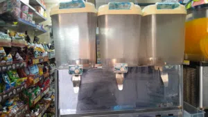 ماكينة عصائر مبردة مؤلفة من ثلاث اقسام