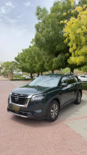 تم تخفيض السعر- نيسان باثفيندر 2022 لون اخضر مميز ومواصفات مميزة NISSAN PATHFINDER SL 4WD