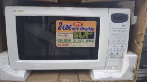 مايكرويف شارب ياباني تجميع تايلاند حجم 38 لتر قوه 1100 وات لون ابيض السعر شامل التوصيل داخل عمان