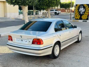 للبيع : BMW الفئة الخامسة e39 محرك 2.8 دبل فينوس ، ماشية في العداد 216 الف km ، مكيف شغال تلج .