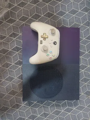 Xbox one s Xbox good condition very rarely used trading possible