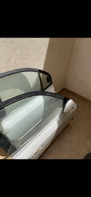 ابواب افانتي 2002 ابيض