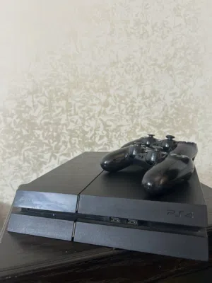 Playstation 4 (fat-500gb)مع يدين تحكم بحالة ممتازة وسعر قليل وقابل للتفاوض