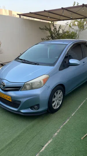Toyota yares 2013