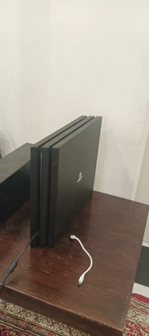 pro PS4 للبيع بحاله ممتازه