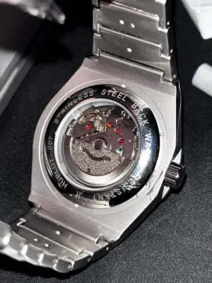 ساعة hublot high copy الساعة مافيها خرابات السعر 15 دينار غير قابل للسوم