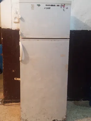 اسم الاعلام ثلاجه للبيع ثلاجه نظيفه وجيده ومن طرابلس نظيف يعني دوما ودرجه قويه وموتور جديد وكل شيءجد