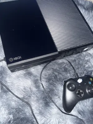 Xbox ون للبيع حالة ممتازه