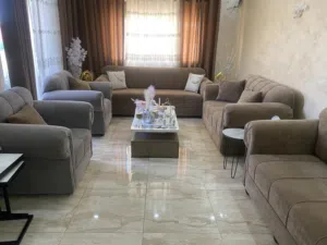 طقم كنب فخم مكون من تسع مقاعد