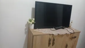 شاشة 32 بوصه أستعمال نظيف