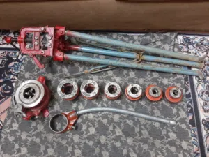 عدة قلوظة مواسير للبيع بحالة ممتازة