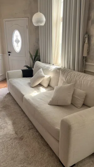 Comfortable white sofa - Home Centre كنبة بيضاء مريحة من هوم سنتر