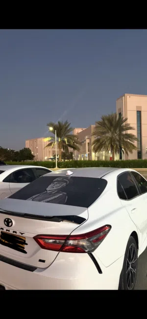 جناح سبورت للبيع استعمال اسبوعين ينفع للكامري و جميع السيارات السبورت