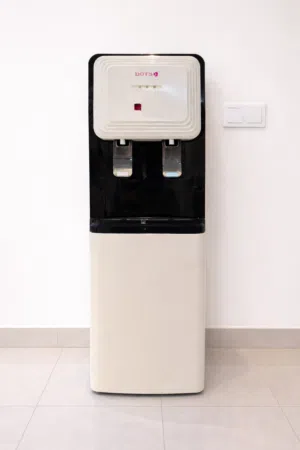 مبرد ماء نظيف للبيع بحالة ممتازه + عطل بسيط في رأس الكوبس