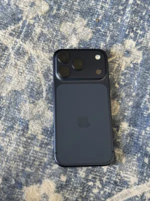 I phone 17 pro exelent condition only small scratch in body 100 bettery helth