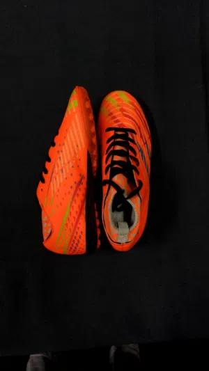 بوت جديد نمره 39 ايرلندي متوفر ابيض و برتقالي