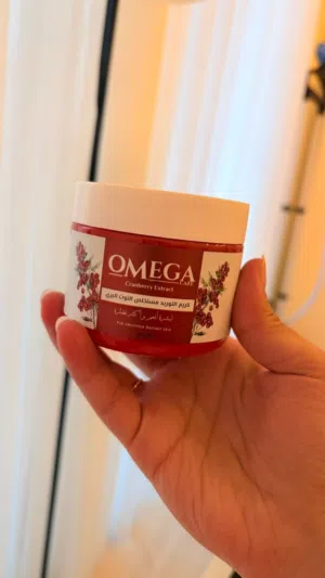 كريم توريد وتنعيم الجسم بمستخلص التوت البري -Omega Care