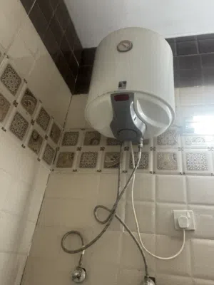 سخان حمام اكرمك الله والملائكة￼