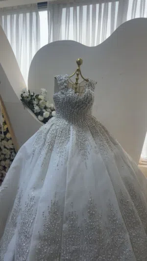 فستان زفاف مميز ملبوس مره واحده