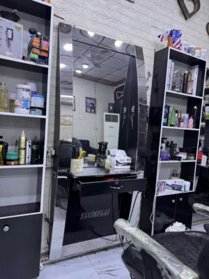 ميز ومرايات حلاقه