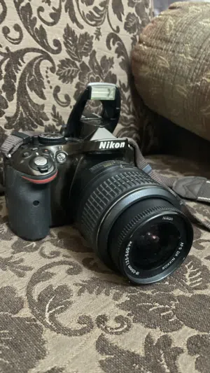 كاميرا NIKON D5200 بسعر حلو