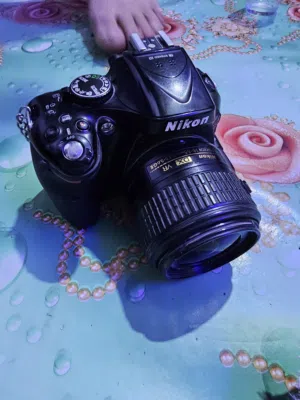 كامرة نيكون 5200D للبيع شرط الفحص