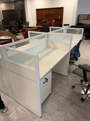 محطات عمل وطاولات اجتماعات