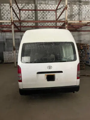 TOYOTA HIACE HIGH ROOF 2009