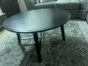 طاولة وسط بحالة ممتازة قوية من ايكيا  جديدة قطرها 85 سم السعر 35 دينار