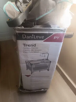 تخت بيبي DANI LOVE مستخدم شبه جديد