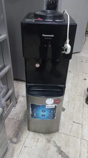 مبرد ماء بقمة النظافه وبحاله ممتازه جدا(panaconic)قابل للتفاوض