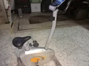 جهاز بايسكل نضيف  مابي اي مشكلة حجمة جدا مناسب وبي شاشة حبرية