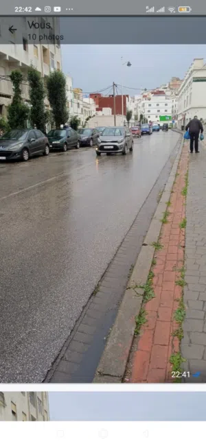 محلان تجاريان بجانب المسجد