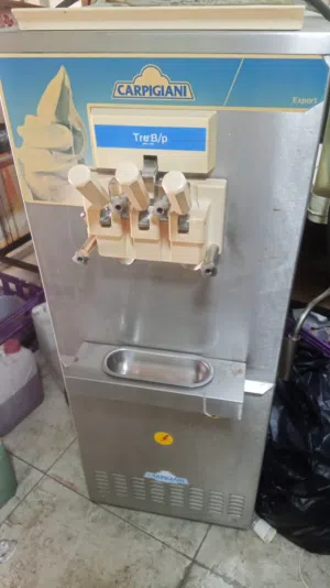 ثلاجه بوظه سوفت كربيجياني ايطاليه بحال الوكاله
