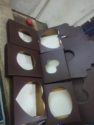 علب كرتون للحلويات