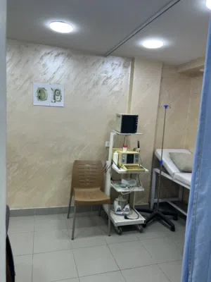 عياده مع اثاثها للبيع