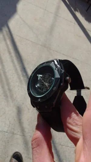 ساعة رجالية فخمة للبيع