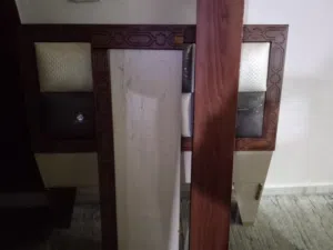 سرير مفرد و نص