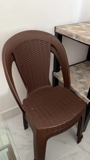 2 كرسي بلاستيك