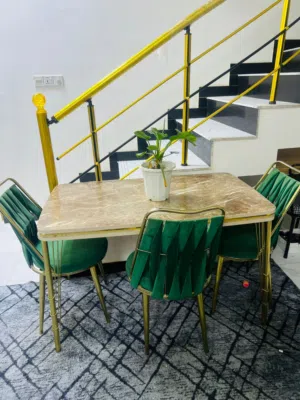 الميز طعام ويا 3كراسي   /