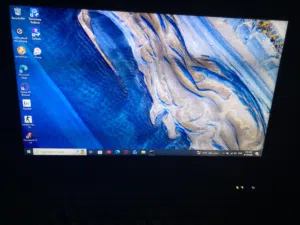 لابتوب Dell Latitude E6540 سعرها 180 الف وبيها مجال