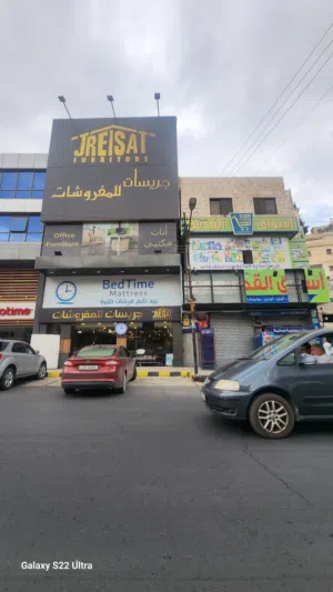 مجمع تجاري للبيع