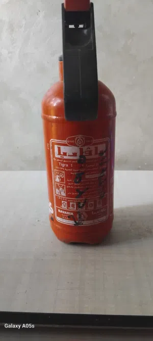 للبيع بالمحلة الكبري  عدد 2 طفاية حريق سعة واحد كيلو ماركة بافاريا وماركة شركة حلوان للصناعات الهندس