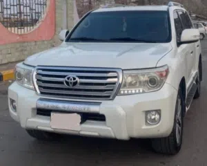 تويوتا لاندكروزر صالون موديل 2015 بحالة الوكالة