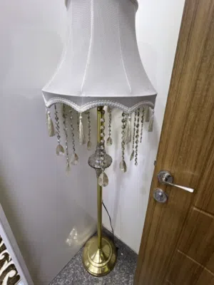 براكيتات وثريات للبيع