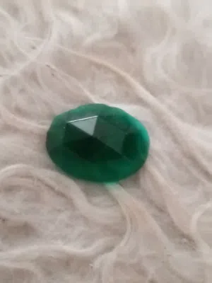 حجر زمرد طبيعي 100٪