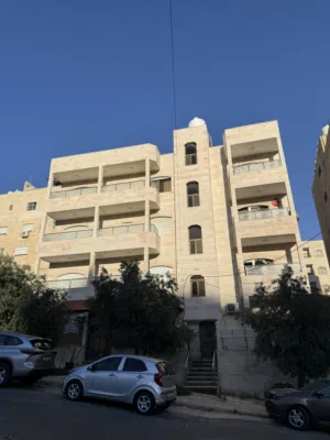 شقة للايجار الشهري عمارة جديدة طابق ثاني تشطيب ممتاز