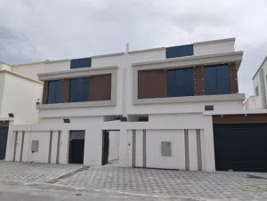 للبيع توين فيلا راقية – المعبيلة (مساحة البناء لكل فيلا: 441 م2)