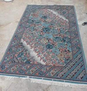 للبيع سجادة مستعملة