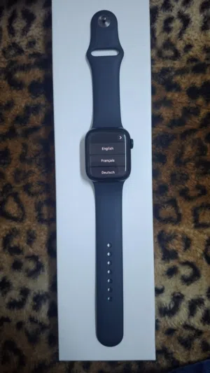 Apple watch series 8 ساعة ابل مستعملة بحالة ممتازة مع مميزات متقدمة  يتوفر مع الساعة جميع الملحقات